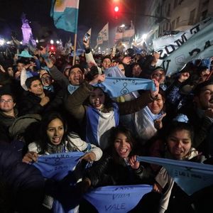 Après le vote des sénateurs, des milliers de militants anti-IVG sont descendus dans les rues de Buenos Aires (la capitale du pays) pour exprimer leur satisfaction