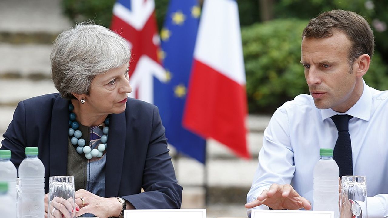 Emmanuel Macron reçoit la Première ministre britannique Theresa May au Fort de Brégancon (Bormes-les-Mimosas) le 3 août 2018. Le 18 octobre, le Conseil européen examinera les ultimes propositions des Britanniques sur les conditions de leur sortie de l'UE.