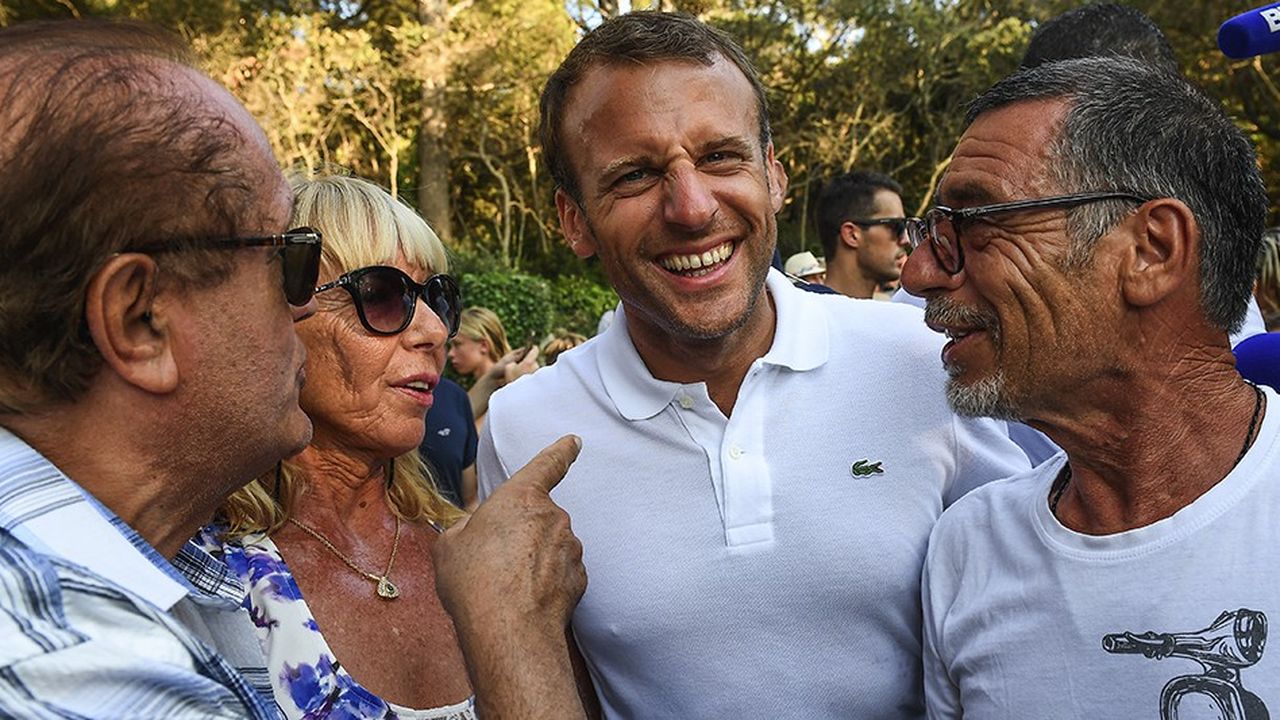 Dès son retour de vacances- ici à Bormes-les-Mimosas - Emmanuel Macron devra rendre de délicats arbitrages pour le budget 2019. 