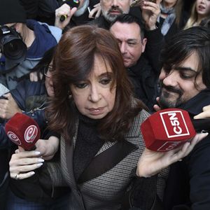 L'ex-présidente argentine Cristina Kirchner (2007-2015) est soupçonnée d'association de malfaiteurs dans l'affaire des « cahiers de la corruption ».