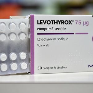 L'Agence nationale du médicament a dénombré près de 15.000 cas d'effets secondaires liés à la nouvelle formule du Levothyrox.