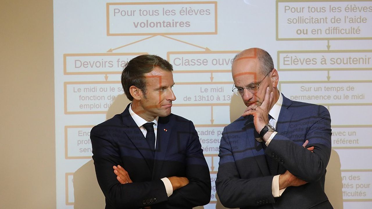 Emmanuel Macron et Jean-Michel Blanquer en visite au collège Jules Renard de Laval pour la rentrée scolaire. « L'internat, c'est l'internat liberté, selon le ministre de l'Education. On dort bien, on se sent bien, on peut faire du sport, des activités culturelles ».