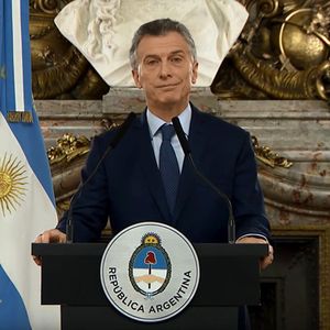 Dans un discours enregistré et retransmis à la télévision, le président argentin Mauricio Macri a affirmé que l'Argentine devait « faire des efforts pour équilibrer les comptes de l'Etat » et sortir de la crise.