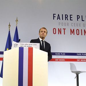 En toile de fond du discours jeudi d'Emmanuel Macron sur la pauvreté figurait un des slogans utilisé durant sa campagne présidentielle, « faire plus pour ceux qui ont moins », chapitre de son livre « Révolution ».