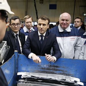 Emmanuel Macron sur le site de Toyota d'Onnaing, près de Valenciennes.