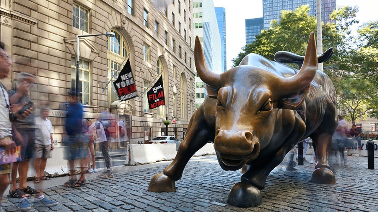 Cela fait plus de neuf ans que le « bull » de Wall Street, symbole des marchés haussiers, trône fièrement devant la Bourse de New York.