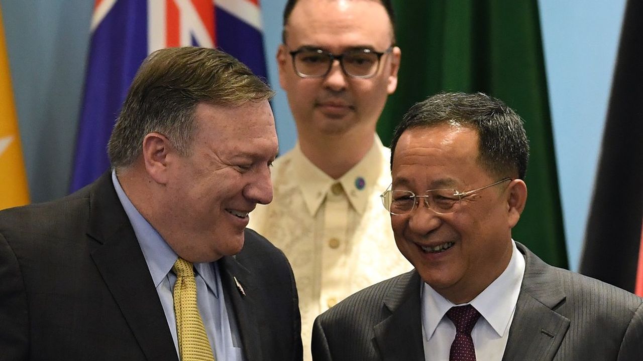 Le secrétaire d'Etat américain Mike Pompeo (à gauche) avait rencontré son homologue nord-coréen Ri Yong-ho en août dernier, lors du forum de l'ASEAN organisé à Singapour.