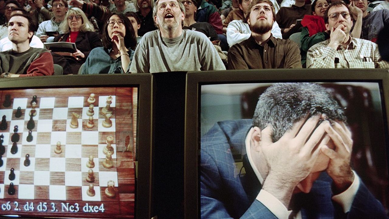 11 mai 1997, le champion du monde d'échecs, Garry Kasparov, s'incline face à l'ordinateur d'IBM, DeepBlue.