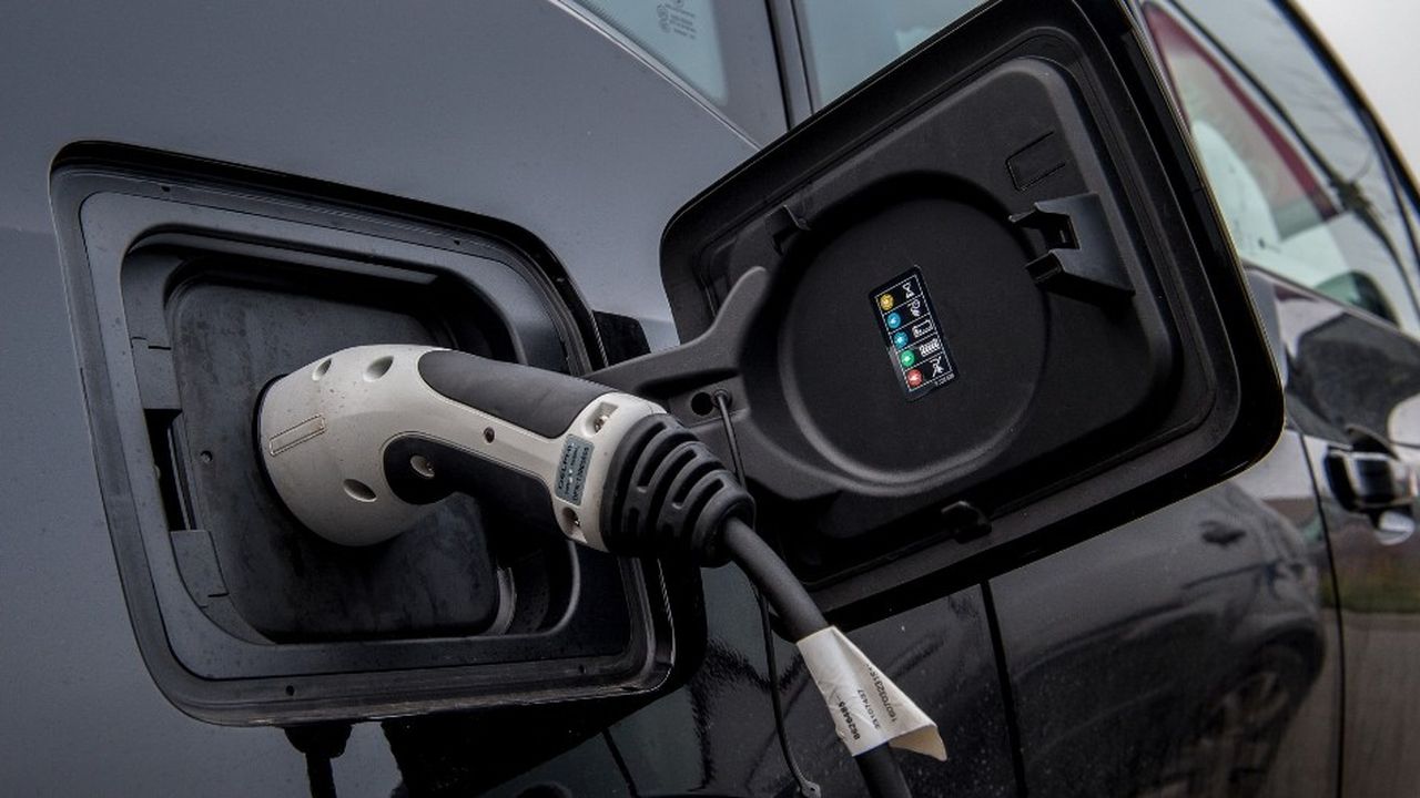 Malgré un coût d'achat plus élevé, les véhicules électriques coûtent moins cher à l'usage que l'essence ou le diesel