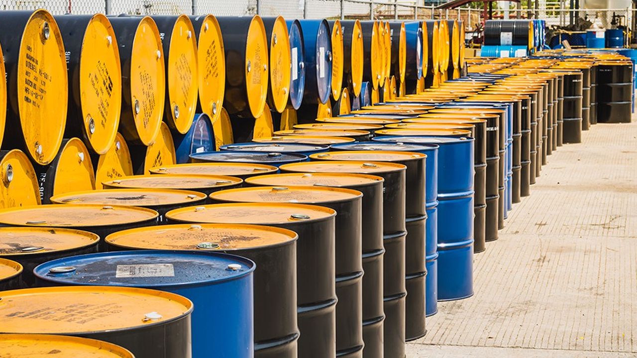 A compter de ce quatrième trimestre, la demande mondiale de pétrole franchirait le cap symbolique des 100 millions de barils par jour, indique l'AIE.
