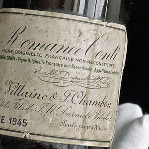 Le domaine Romanée-Conti n'a produit que 600 bouteilles en 1945.