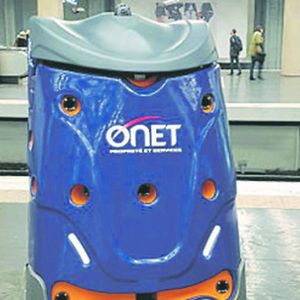 Robot laveur de sol du groupe Onet.