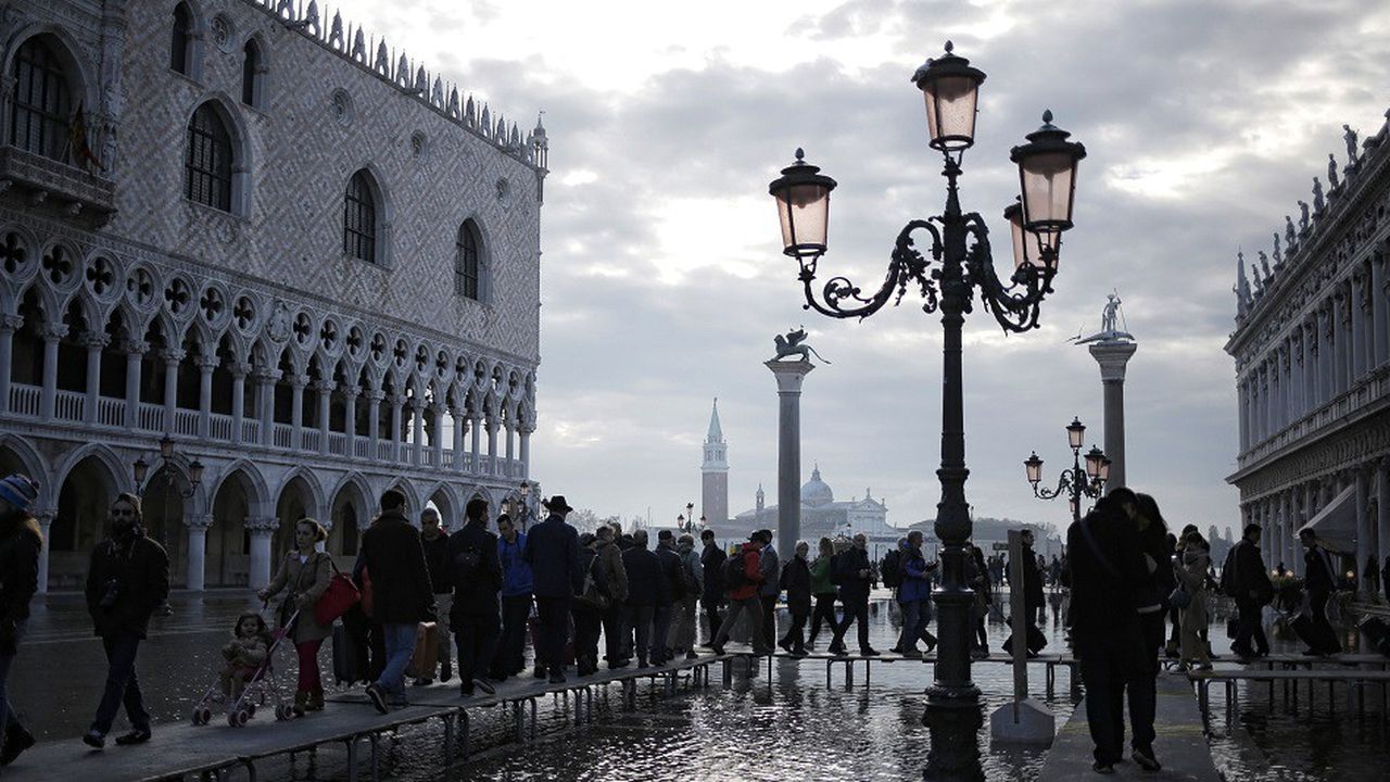 Régulièrement submergée par de grandes marées, Venise pourrait bien être le premier site classé à disparaître sous les eaux