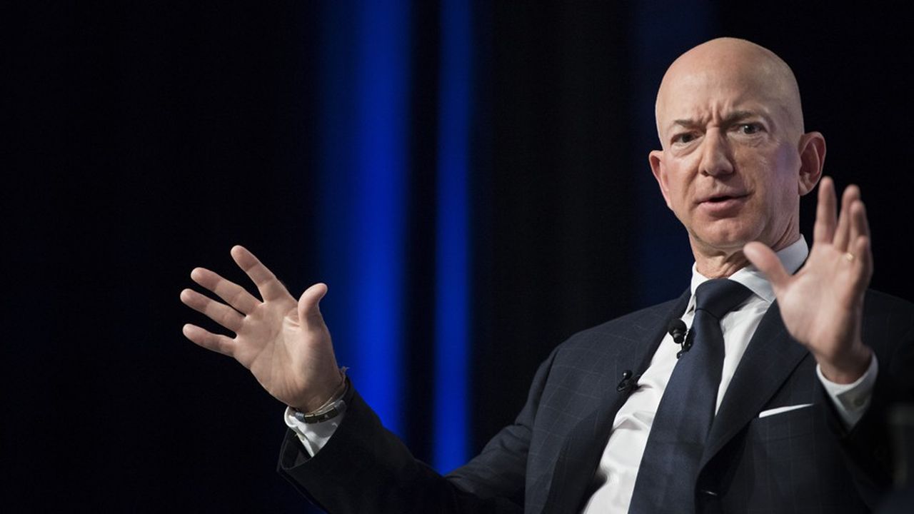 Des employés d'Amazon Web Services auraient eu des rendez-vous avec l'agence fédérale en Californie pour lui parler des outils d'intelligence artificielle de la société dirigée par Jeff Bezos (photo)