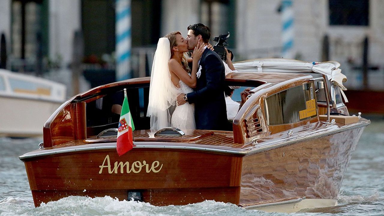 La procession sur le Grand Canal à Venise est un must pour les mariés du monde entier