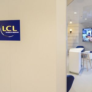 LCL expérimente depuis la mi-septembre un horaire prolongé jusqu'à 20h dans neuf de ses agences. Les réseaux bancaires repensent leurs agences afin qu'elles épousent au plus près les clientèles visées.