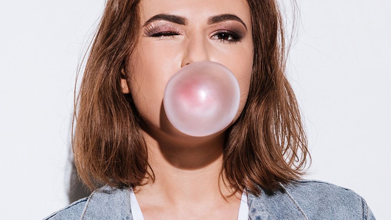 Des scientifiques japonais ont mis au point un chewing gum « infini » basé sur l'effet piézoélectrique.