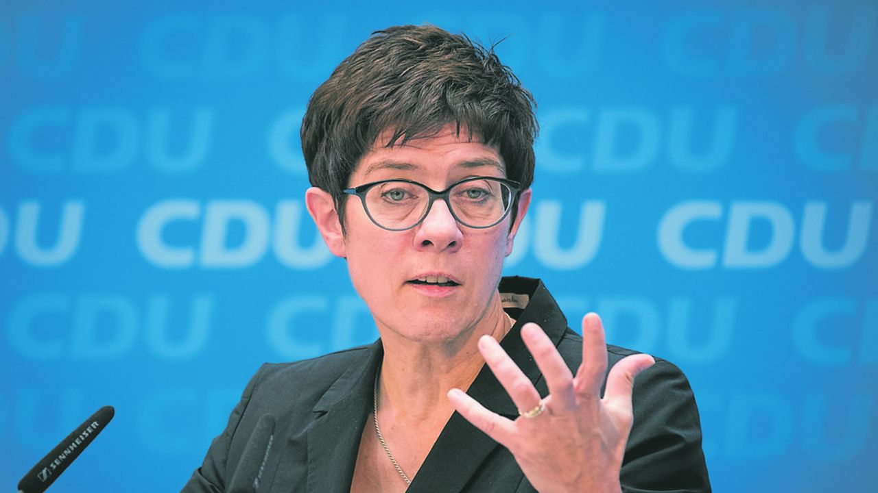 La nomination en février dernier de l'ancienne ministre présidente du Land de Sarre au poste de secrétaire générale de la CDU avait été décryptée comme la première pierre posée par Angela Merkel pour préparer sa succession.