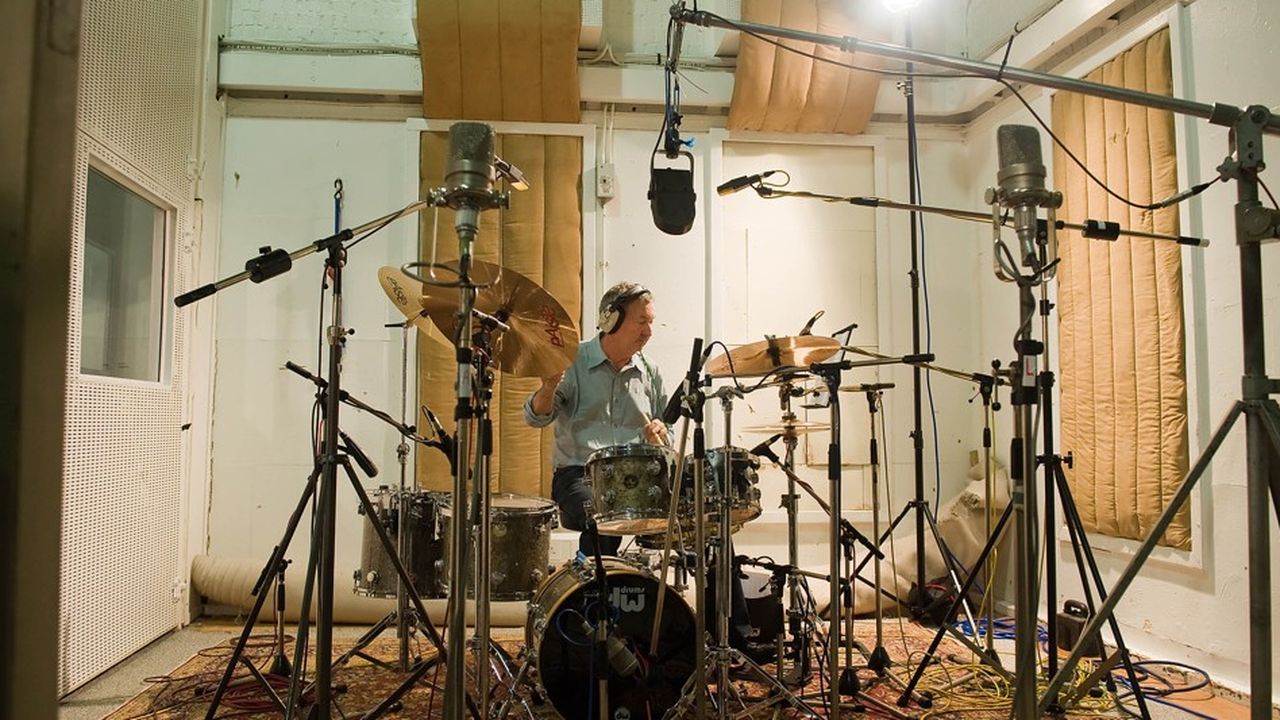Nick Mason, le batteur de Pink Floyd, aux studios Abbey Road  en 2009. 