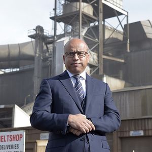Liberty, le pôle métallurgique du groupe de Sanjeev Gupta (photo), va s'offrir deux sites d'ArcelorMittal, près de Liège, en Belgique et un autre, à Dudelange, au Luxembourg.