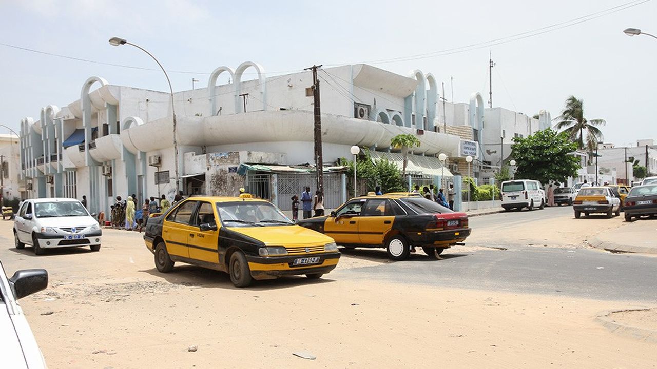 Après la saison des pluies début novembre, les niveaux de pollution de l'air s'élèvent de manière inquiétante à Dakar au Sénégal.