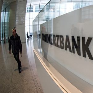 La banque francfortoise dirigée par Martin Zielke a lancé une restructuration fin 2016 pour réduire ses coûts et prendre le tournant numérique.
