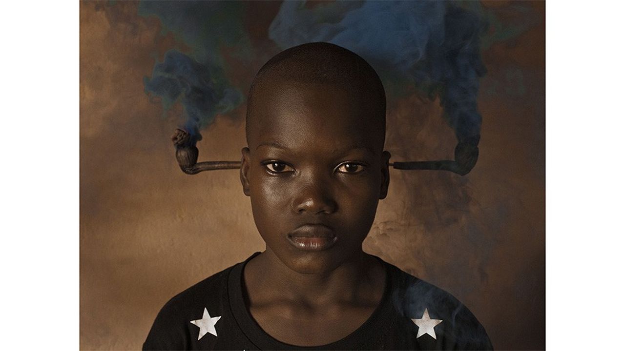 Une photo de Cristina de Middel prise au Bénin en 2016, de la série « A la croisée des chemins », et présentée cette année à Paris Photo.