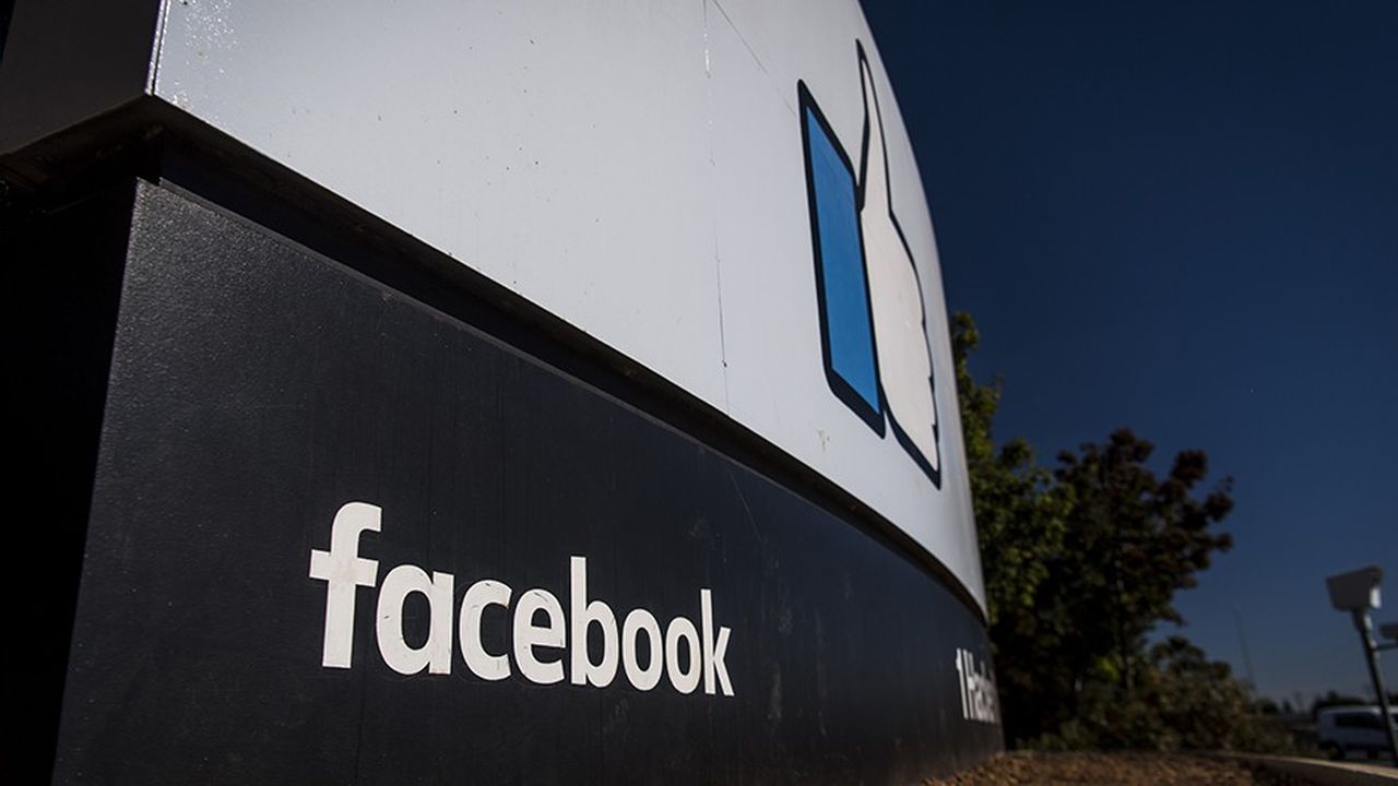 Facebook traverse une zone de turbulences, mais Mark Zukerberg reste confiant.