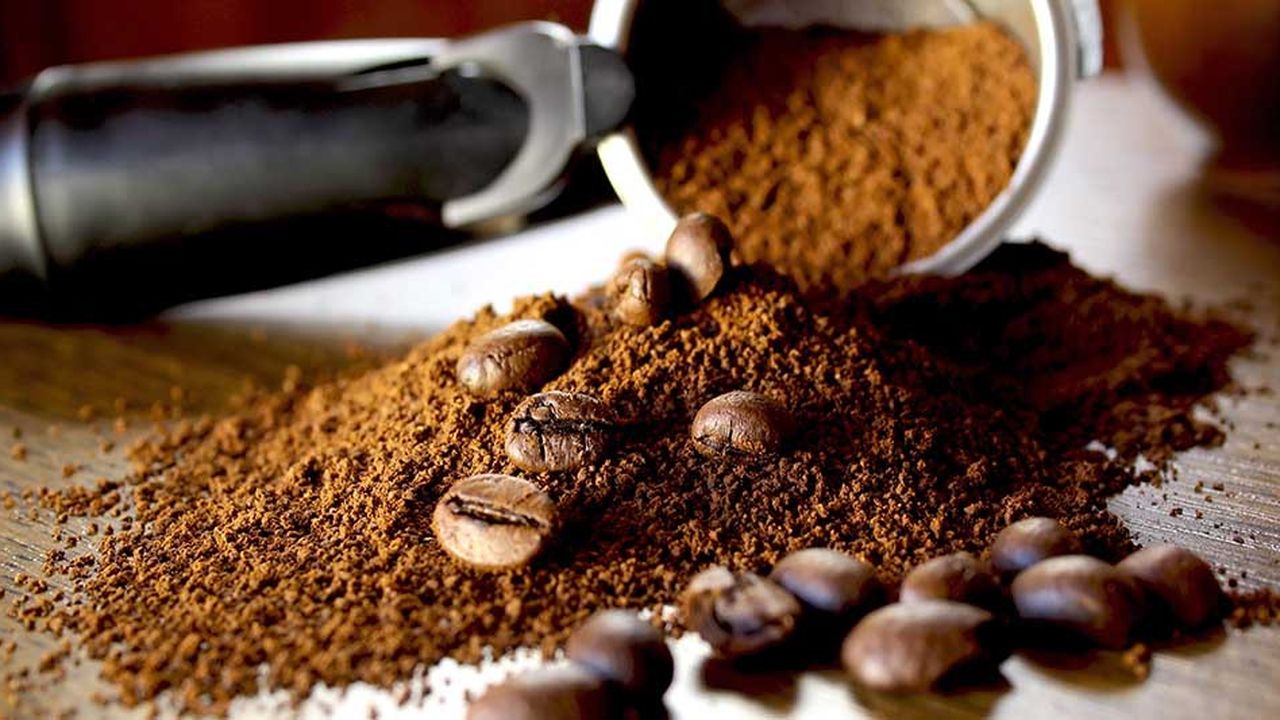 Le marc de café dispose de propriétés énergétiques intéressantes, notamment sous forme de combustible.