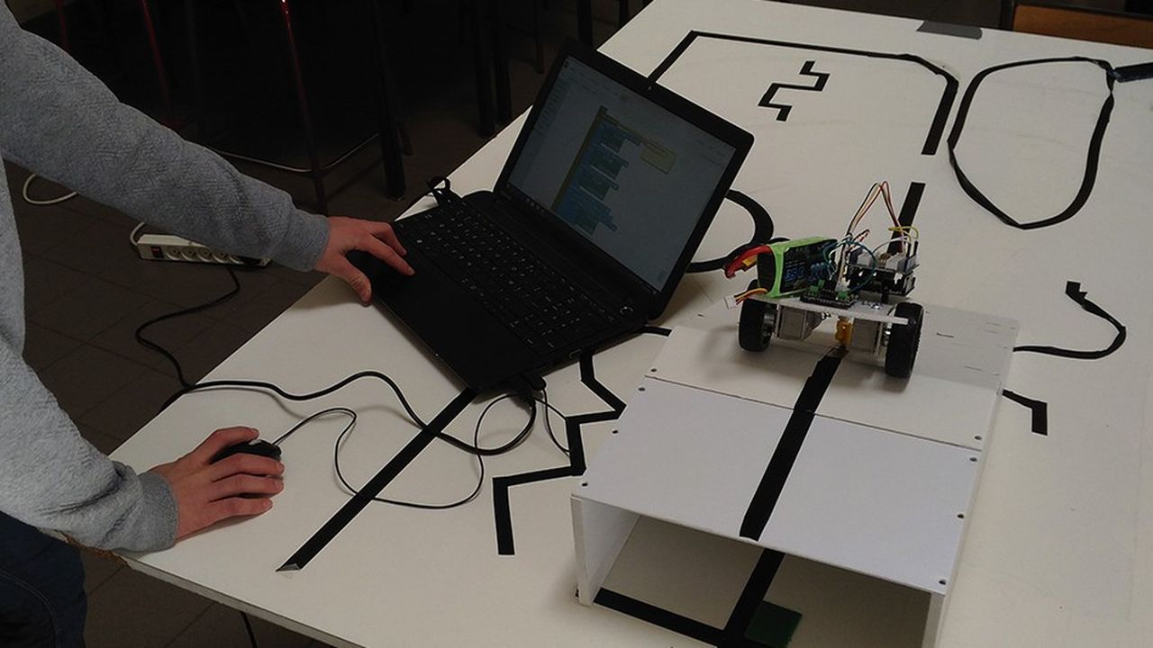 Au collège Chambéry de Villenave-d'Ornon, les professeurs poussent  l'enseignement de la robotique 
