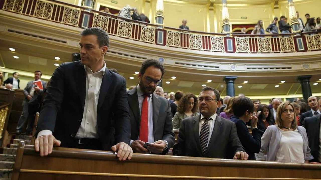 Al carecer de gobierno, España se vio obligada a disolver su parlamento