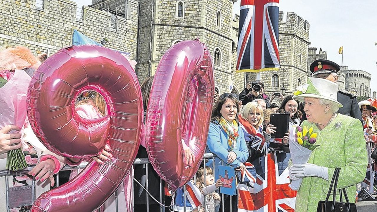 Le Royaume Uni Fete Les 90 Ans De La Reine Elizabeth Ii Les Echos