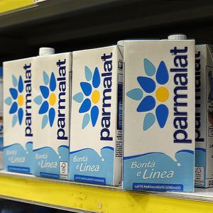 Lactalis est devenu leader mondial du lait de consommation en prenant le contrôle de l'italien Parmalat en 2011. (Photo by MIGUEL MEDINA/AFP)