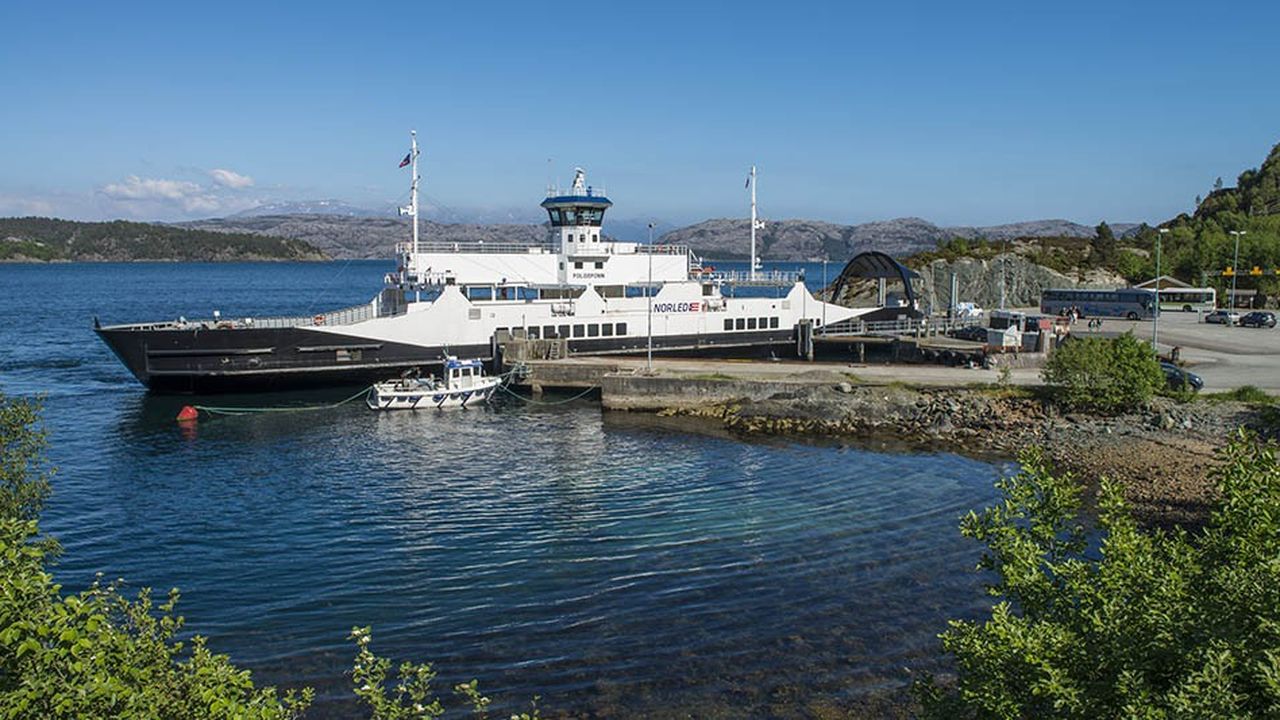 Le ferry « Folgefonn », de 85 mètres de long, opéré par la compagnie norvégienne Noled a navigué sans aucune intervention humaine desservant les trois ports sur sa ligne.