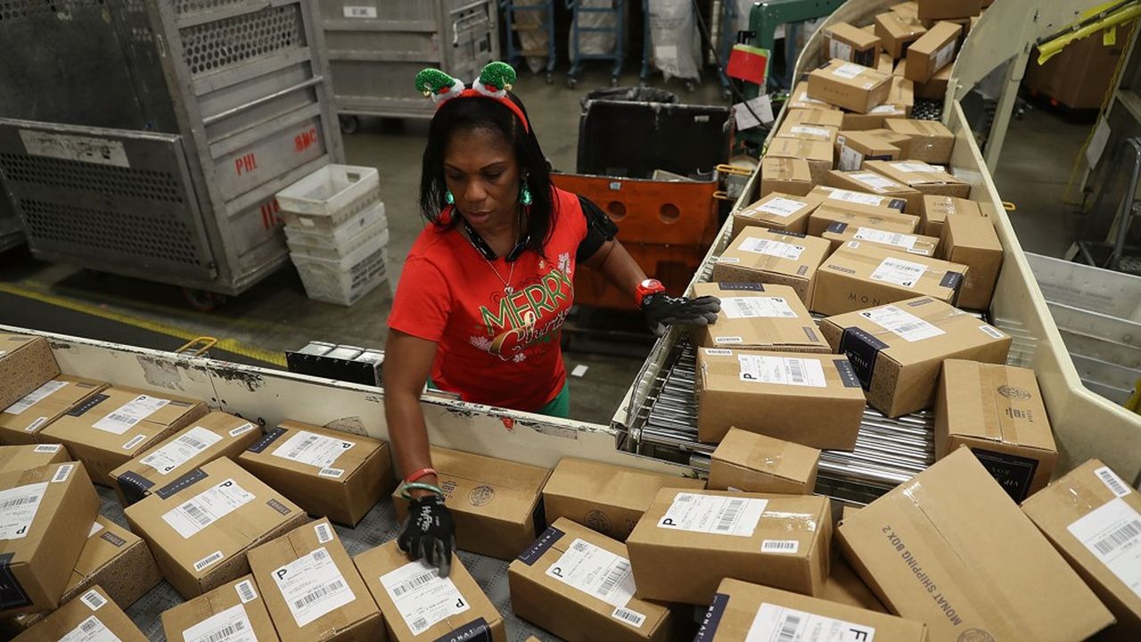 La Poste américaine n'a pas su anticiper les changements de consommation, la baisse du courrier et l'explosion des colis issus du commerce en ligne, selon le rapport