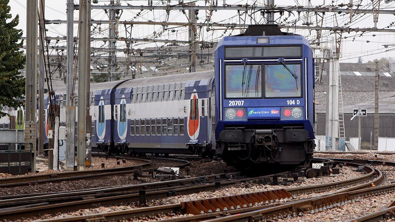Comme elle l'a déjà fait pour d'autres lignes, la SNCF a revu les horaires des trains du RER D, en allongeant le temps de stationnement en gare pour tenir compte des flux de passagers, qui ne cessent d'augmenter.