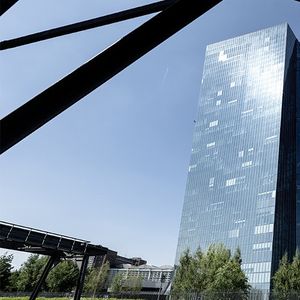 La BCE n'a pas encore relevé ses taux et met tout juste fin aux achats de dette
