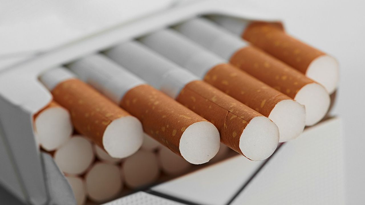 Le commerce illicite de cigarettes prive l'Etat de 2 milliards d'euros de taxes.