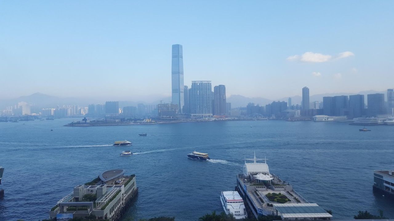 La place de Hong-Kong attire énormément de sociétés étrangères.