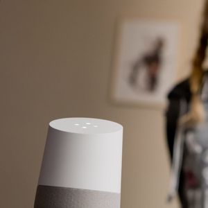 Une nouvelle fonction de l'enceinte connectée Google Home incite l'utilisateur à parler poliment à sa machine, qui lui répond sur le même ton.