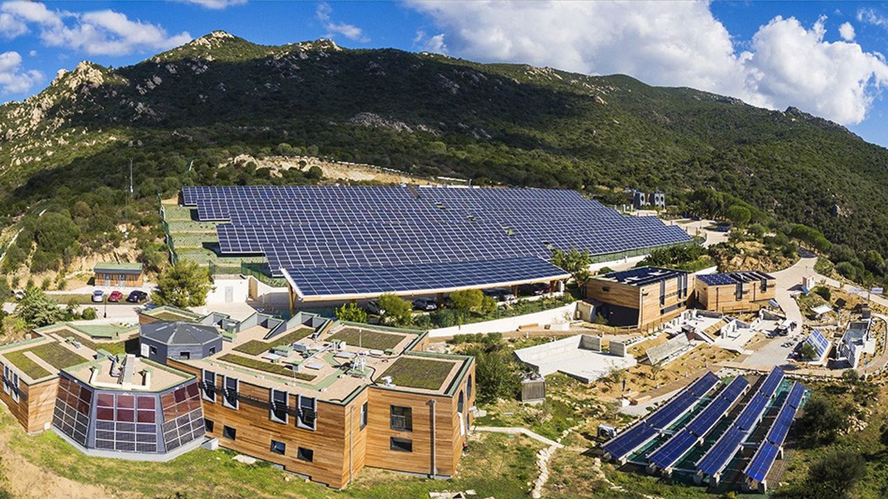 L'unité pilote de STEPSol est installée sur le centre de recherche de l'université de Corse, à Ajaccio. L'énergie solaire y est en partie stockée pour être restituée la nuit grâce à un mécanisme hydraulique.
