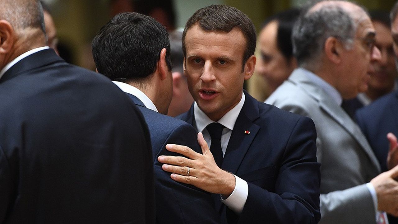 Emmanuel Macron devrait se réjouir des avancées concernant la zone euro, mais sa marge de manoeuvre se réduit sur la scène européenne