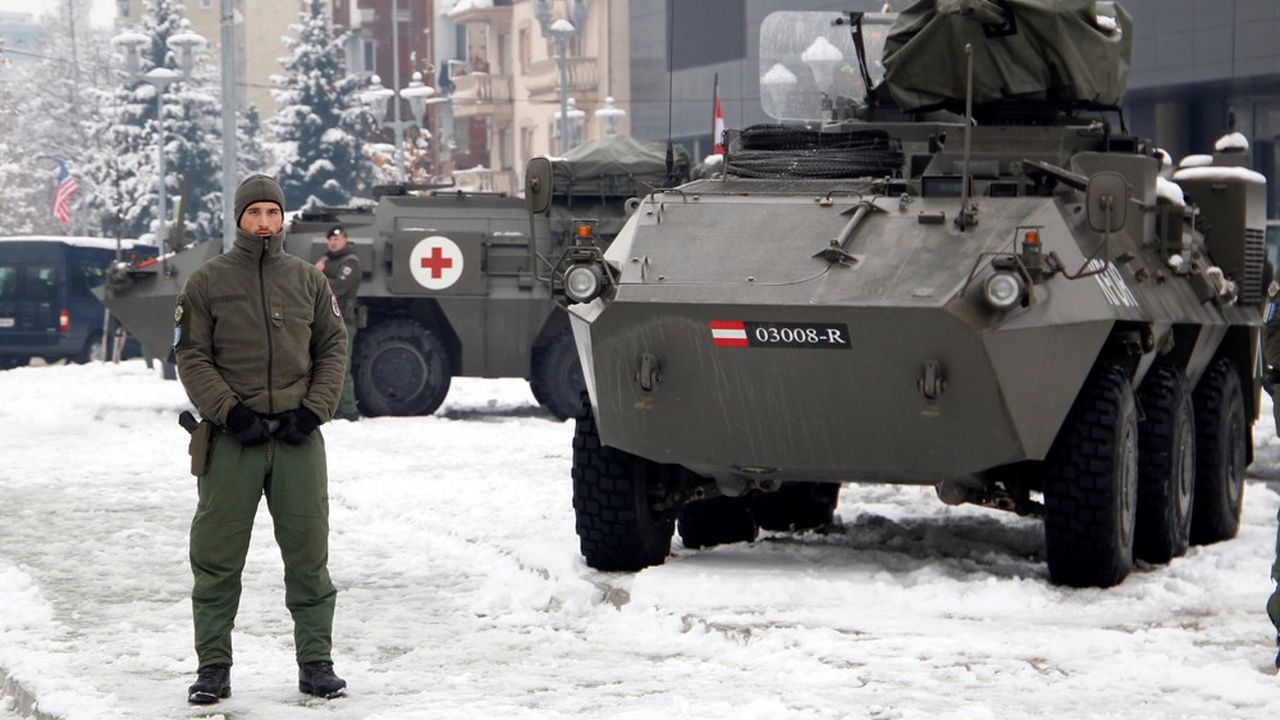 Les soldats de l'Otan assurent la sécurité dans la ville de Mitrovica, divisé entre minorités serbe et kosovare.