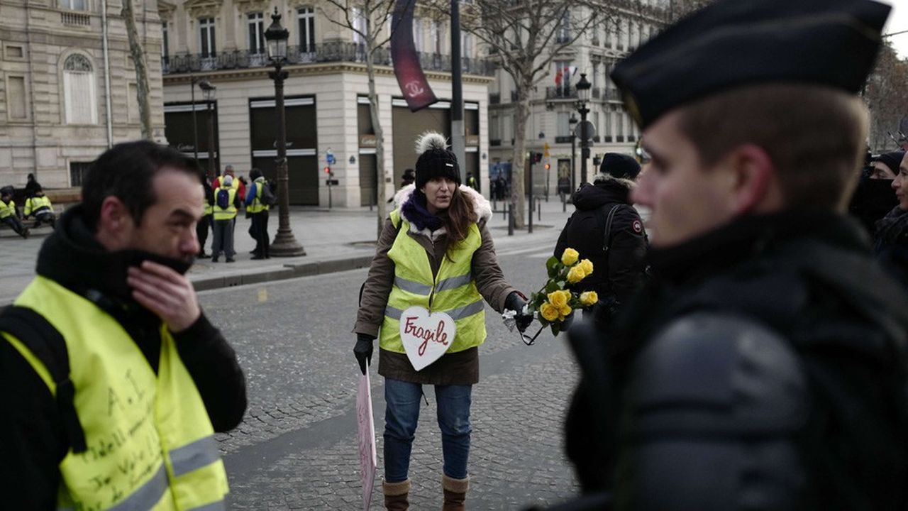 Des 'gilets jaunes' ont investi à plusieurs reprises la chaussée sur les Champs-Elysées