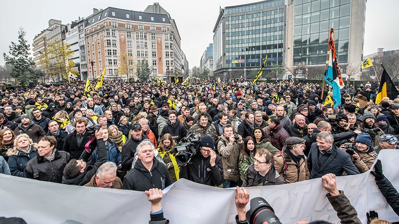 Environ 5.500 personnes ont manifesté contre le pacte de l'ONU sur la migration dimanche à Bruxelles.