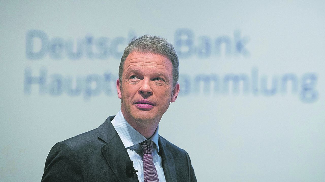 En septembre, Christian Sewing, dirigeant de Deutsche Bank, avait exclu une fusion avec Commerzbank dans les dix-huit prochains mois, selon « Der Spiegel ».