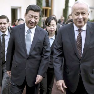 Réputé proche de Xi Jinping, le Français Alain Mérieux est distingué pour son aide « au développement de la médecine et l'hygiène en Chine »
