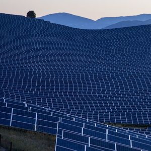 La ferme solaire des Mees produit, sur 70 hectares, 50GW par an et permet d'alimenter 83.000 habitants de la region