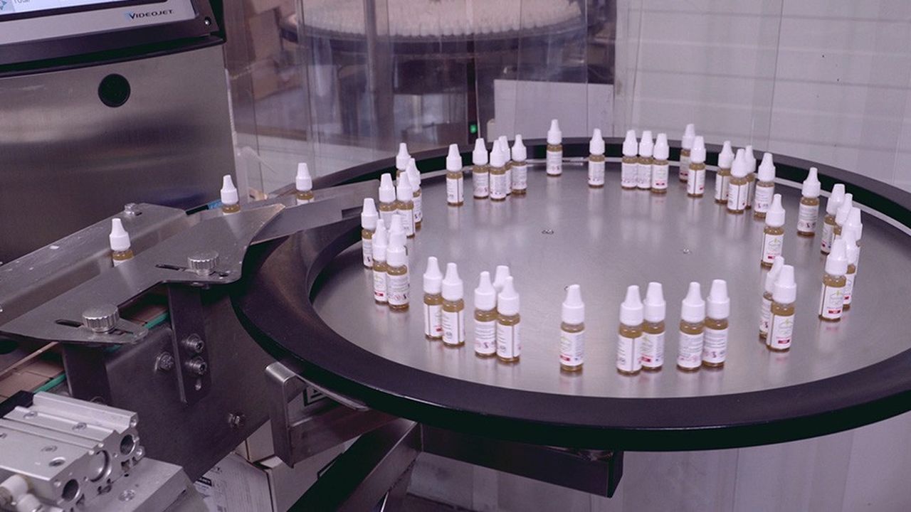 Aeroma, qui produit 1,5 million de flacons pour les e-cigarettes par an, est passée à une cinquantaine de parfums différents.
