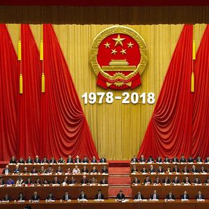 Le président chinois Xi Jinping a commémoré quarante ans de réformes tout en assurant que la Chine poursuivrait sa voie, sans plier devant l'Occident.